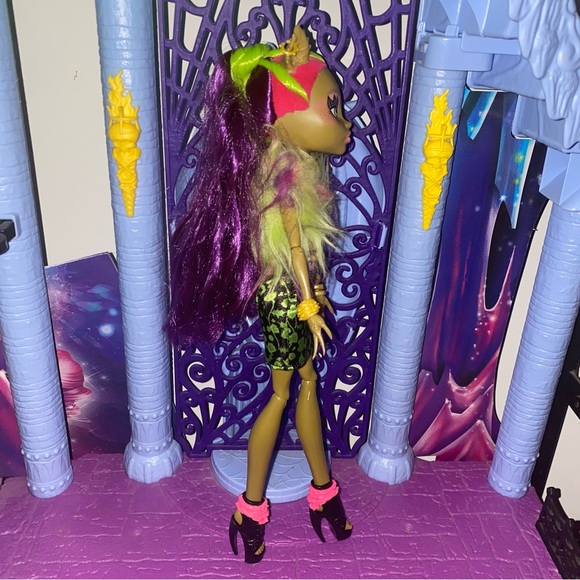 Monster High Freaky Fusion ClawVenus doll - Picture 3 of 5